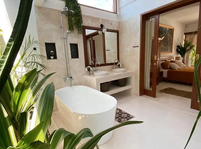 Ruby - 3 Bedroom Private With A Pool Canggu (Bali)